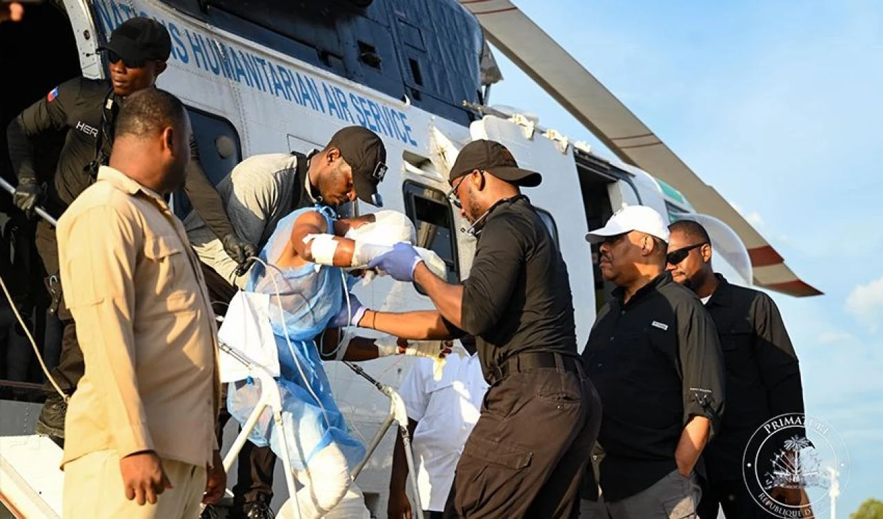 Haiti'de akaryakıt tankeri kazasında krizi fırsata çevirmek istediler! Yakıt toplamak için toplanan onlarca kişi havaya uçtu - 2. Resim