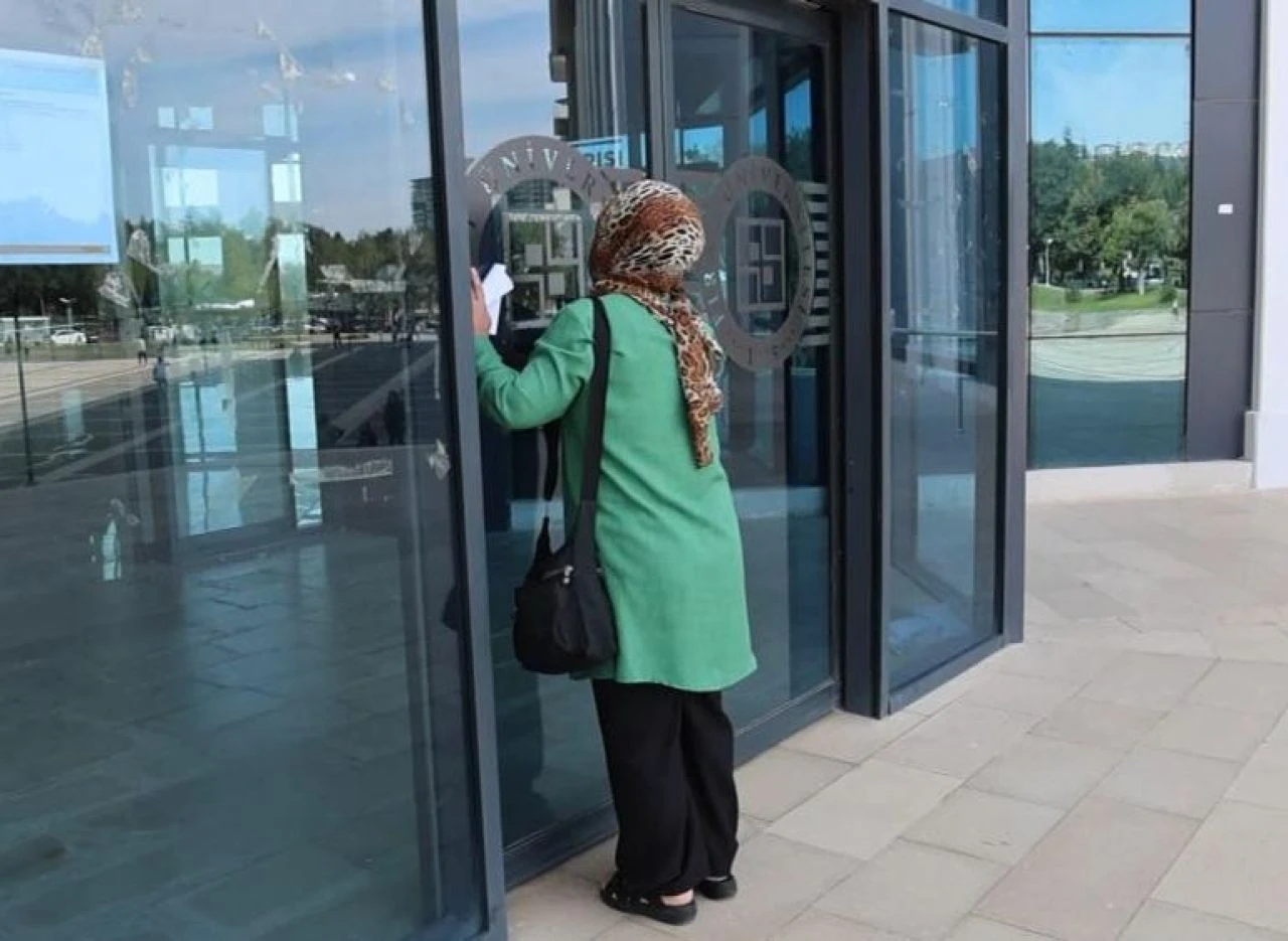 KPSS'de geç kalan aday manzaraları! Sınava giremeyen adayın bahanesi herkesi şaşırttı - 2. Resim