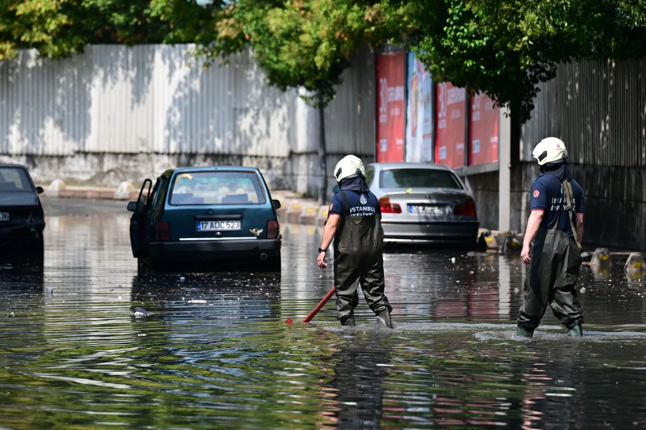 Meteoroloji uyardı: Sıcaklık 8 derece birden düşecek! İstanbul'a AKOM'dan uyarı geldi - 2. Resim