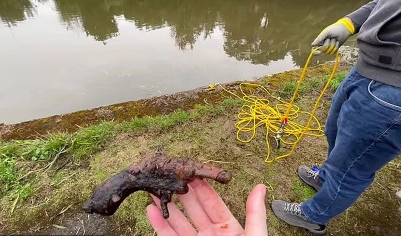 Mıknatıslı avda oltaya takıldı, görenler şaştı kaldı - 1. Resim