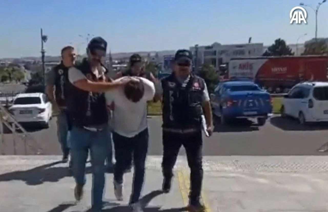 Polisler bile şaşırdı! Protez saçından bakın ne çıktı - 1. Resim