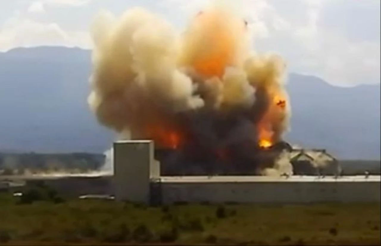 Sakarya'da yaşanan patlama anbean kamerada! Fabrika bir anda alev topuna döndü 