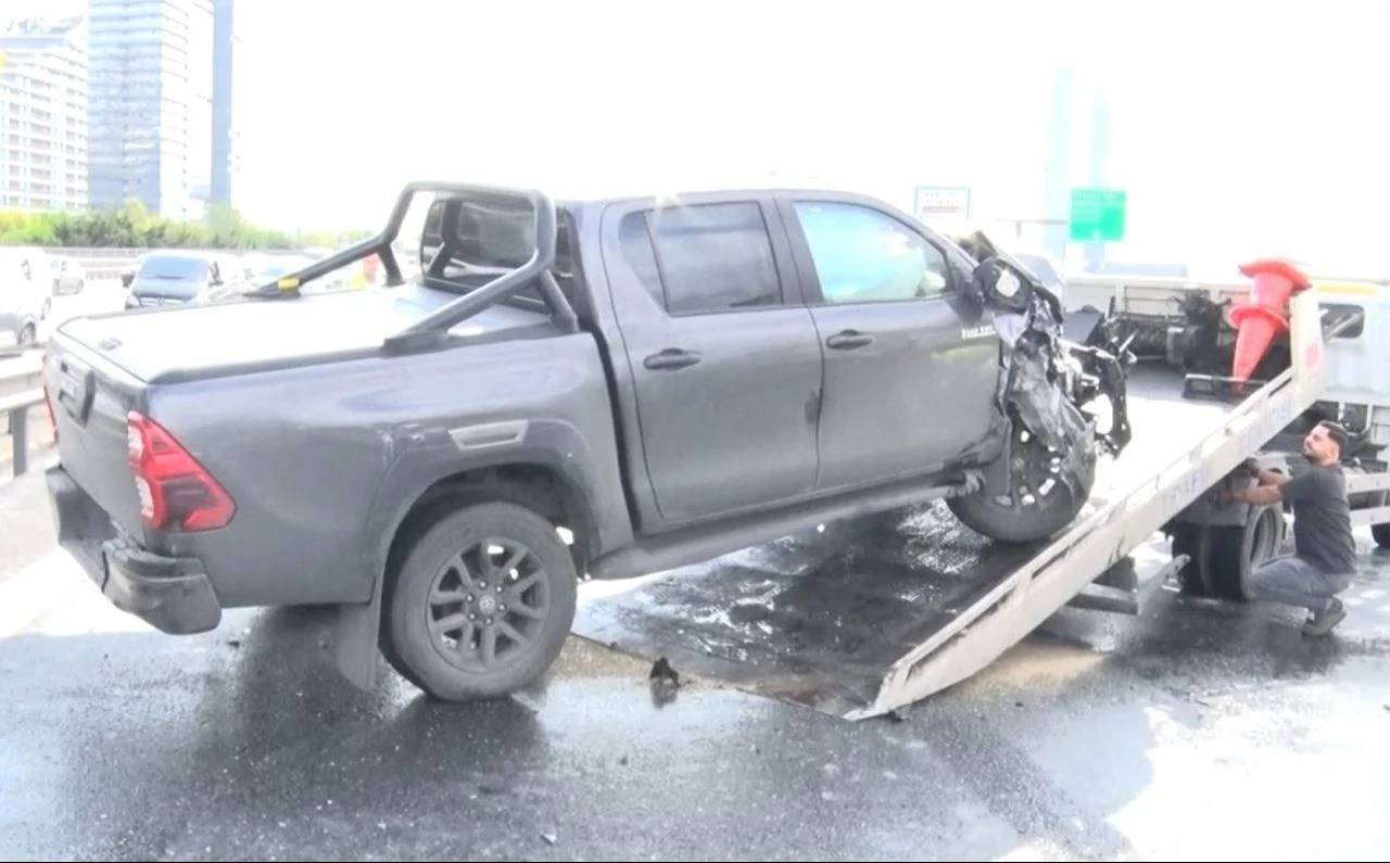 TEM Otoyolu'nda 6 araç kazaya karıştı, 3 şerit trafiğe kapatıldı: Ölü ve yaralılar var - 2. Resim