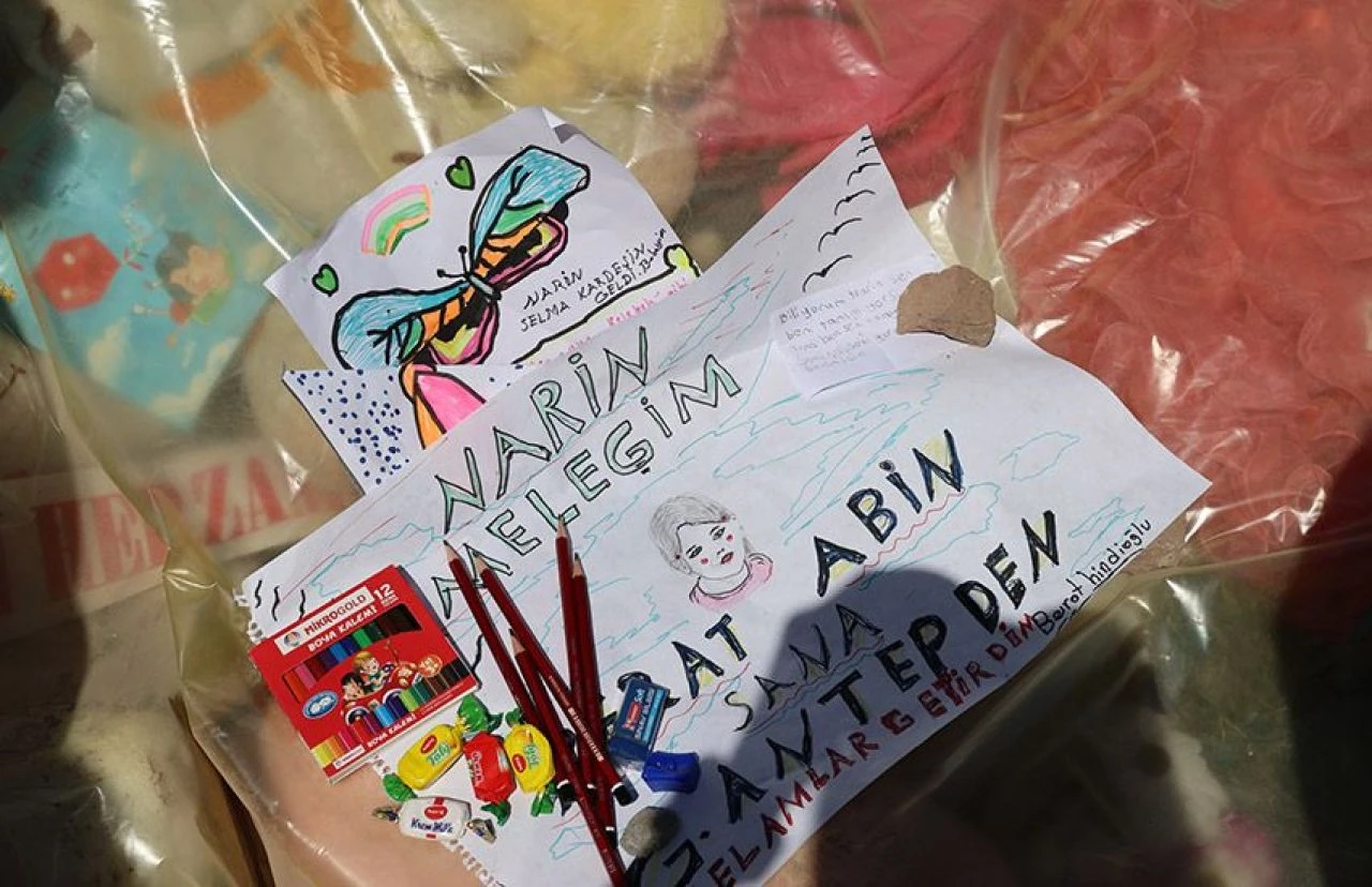 Türkiye'nin dört bir yanından gelip Narin için istediler: Şehitlik mezarlığına taşınsın! - 2. Resim