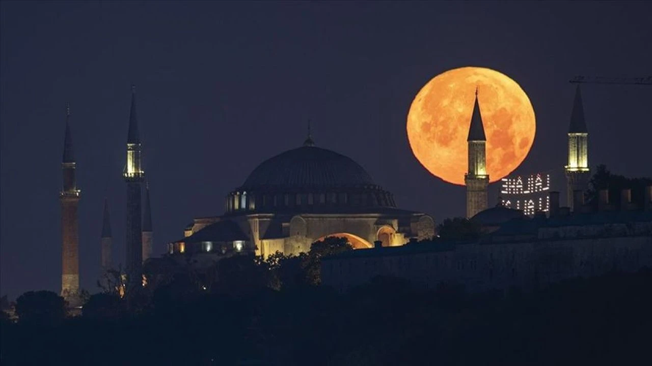 2025 yılında üç aylar ve Regaib Kandili iki kere idrak edilecek