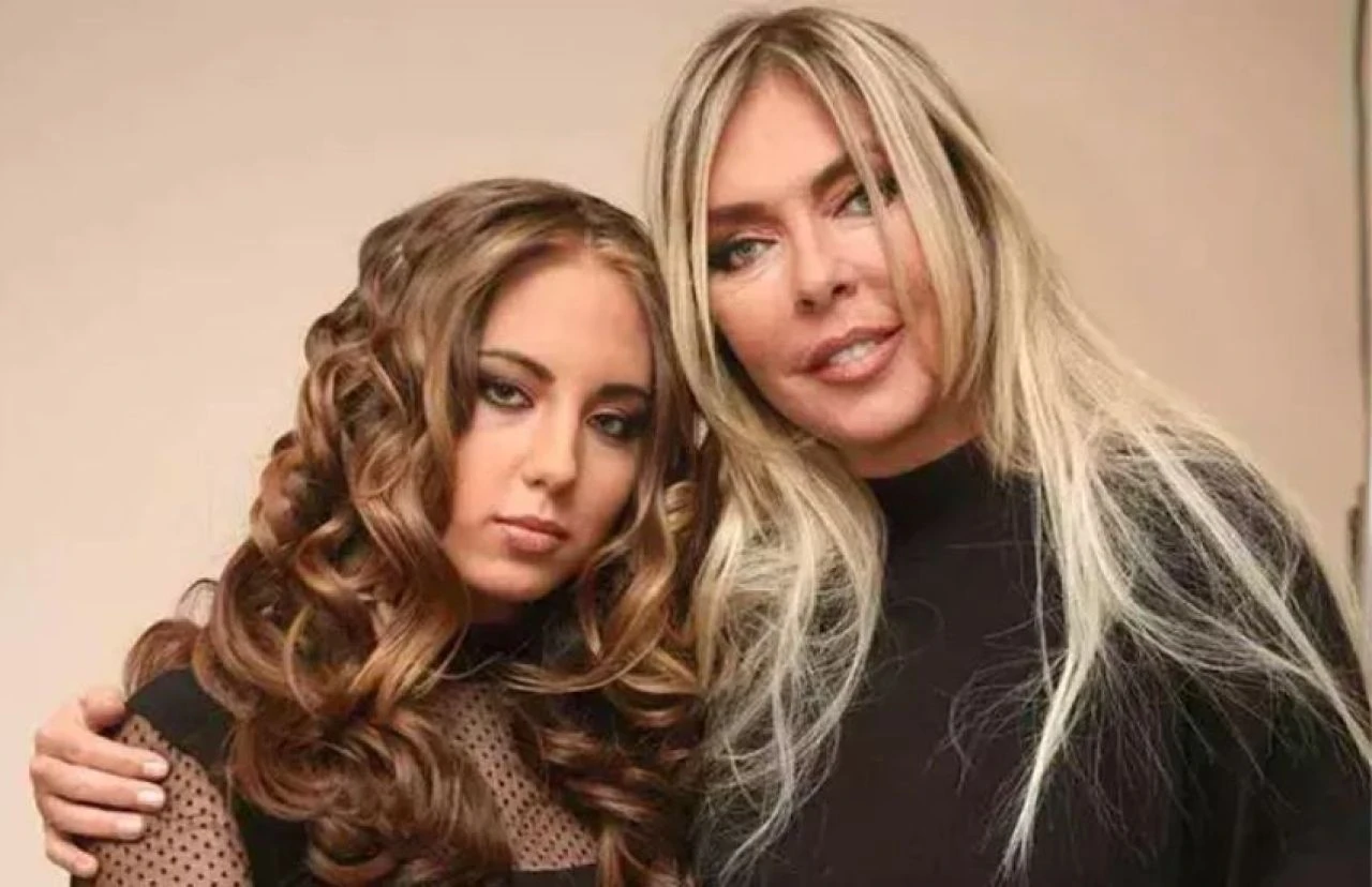 Ahu Tuğba’nın kızı Anjelik’ten cenaze sitemi: Annemin bedenini çürüttüler - 1. Resim