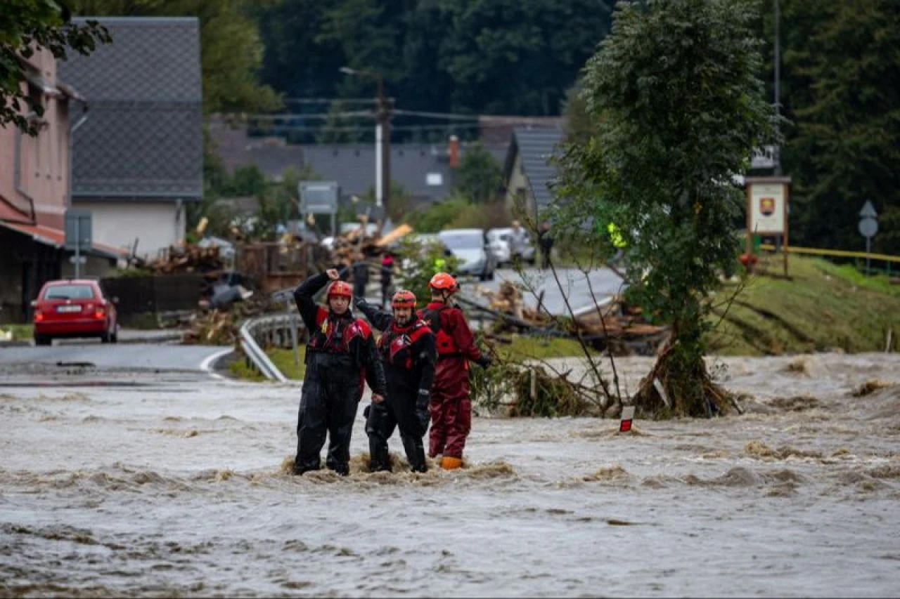Boris fırtınası Avrupa'yı darmadağın etti: Ölü ve kayıp sayısı artıyor!