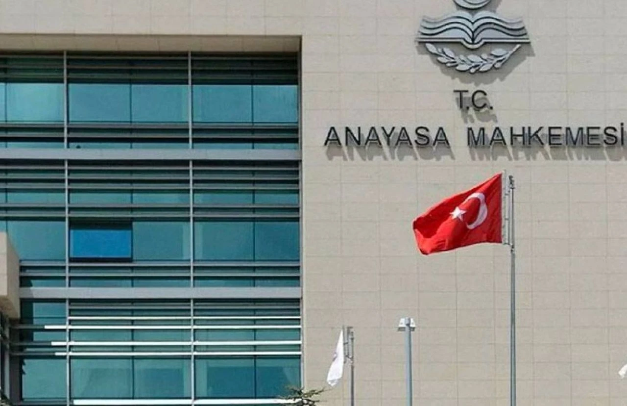 Maaş zam oranını beğenmedi, gönderdiği mail başını yaktı! AYM’den emsal tazminat kararı