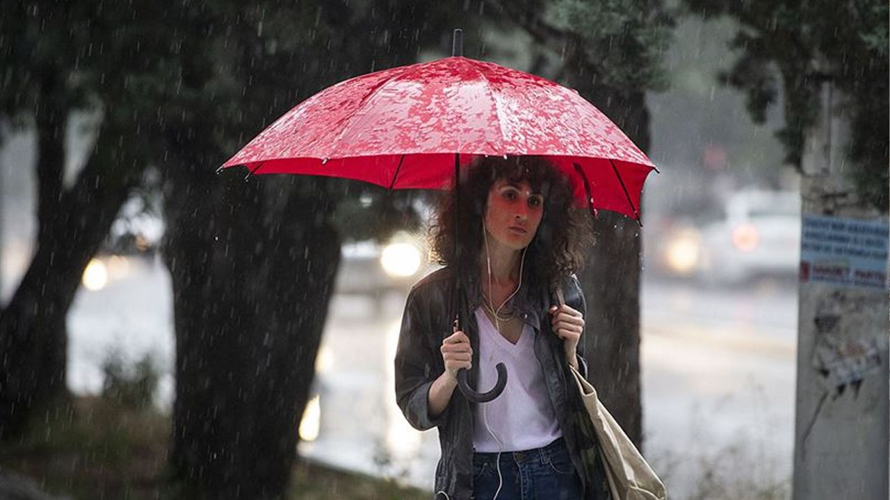 Meteoroloji yeni haftanın raporunu yayımladı: İstanbul dahil yağış sürüyor, hava soğuyacak