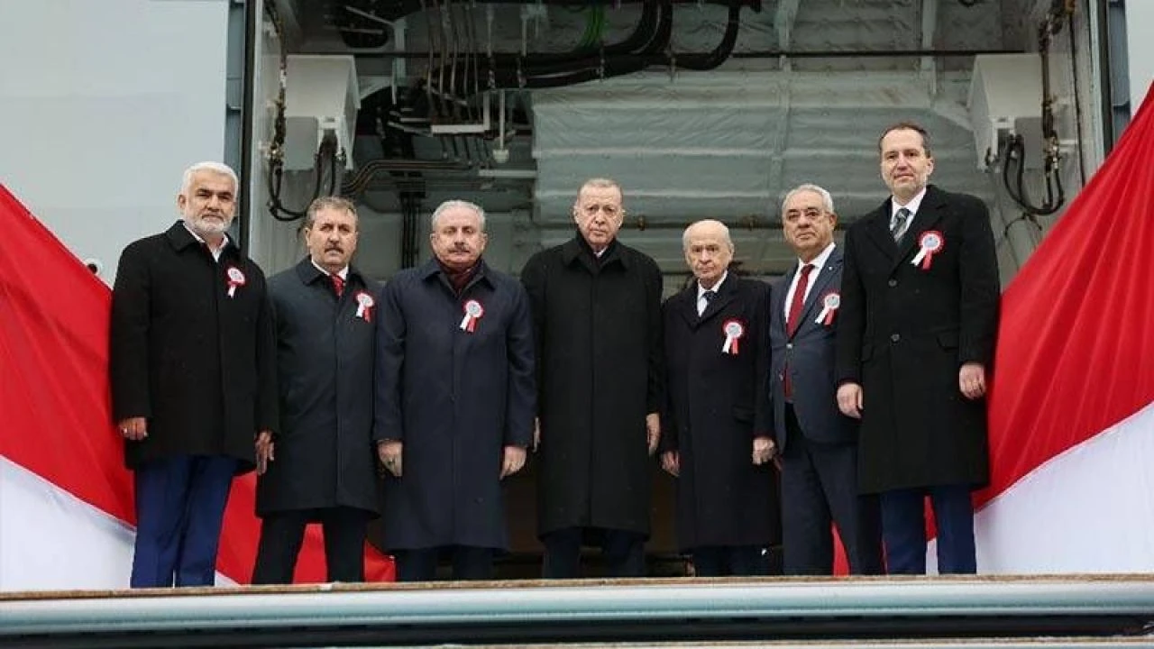 Özgür Özel'den HÜDA PAR'a zehir zemberek 'anayasa' tepkisi: Mikrop mikroptur