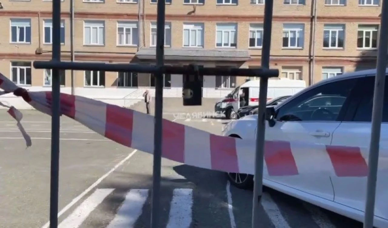 Rusya'da okulda dehşet anları! 13 yaşındaki saldırgan öğrencilere saldırdı: Boğazını kesip, çekiçle vurdu - 2. Resim