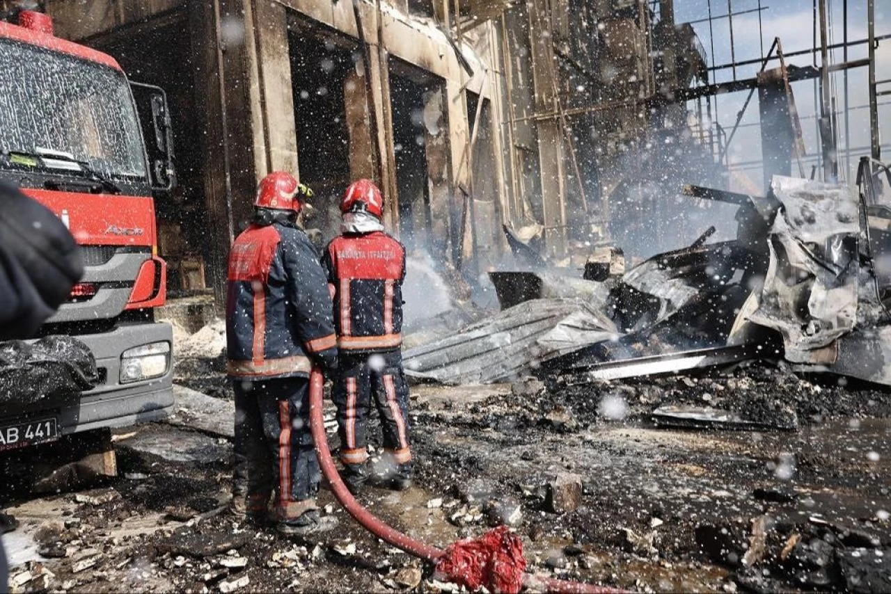 Sakarya'daki patlamada namaz kılarken dehşeti yaşadı! 'Her taraf uçuşuyordu, anlatılır gibi değil' - 1. Resim