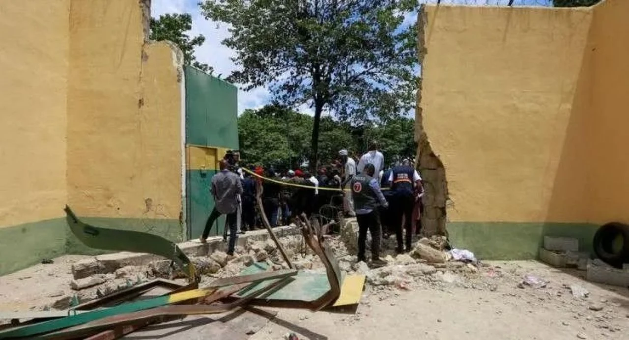 Seli fırsat bilen mahkumlar firar etti: Sadece 7 tanesi yakalanabildi