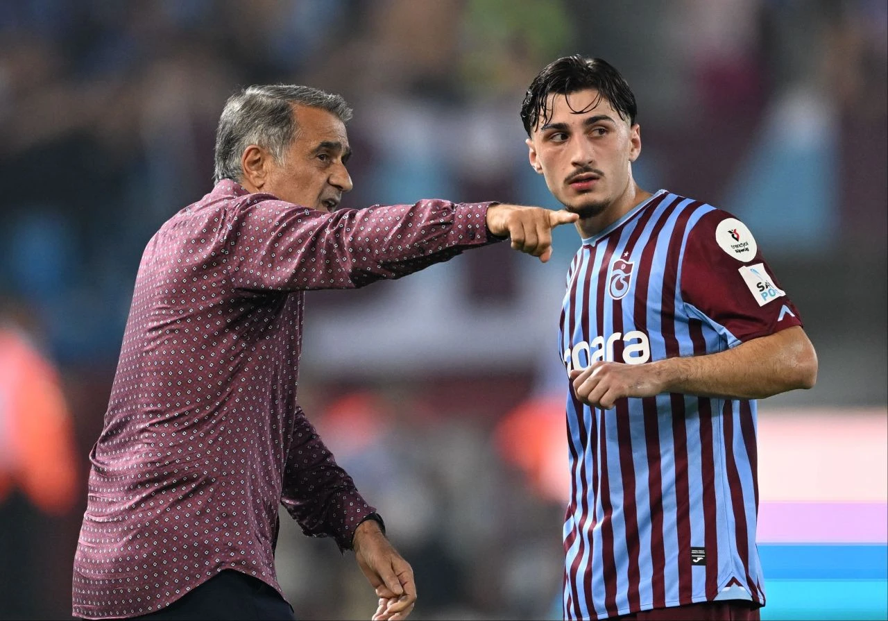 Şenol Güneş'ten maç sonucu sonrası hakemlere tepki: Hakemler de maalesef oyun kurallarını bilmiyor - 1. Resim