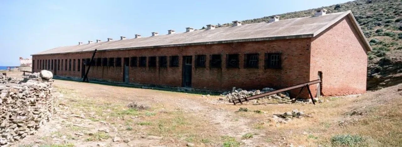 'Şeytan Adası' karanlık geçmişe sahip ürkütücü binayla kalakaldı! Ülke ikiye bölündü - 9. Resim