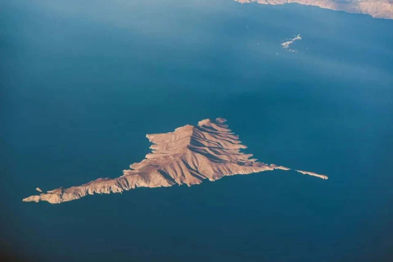 'Şeytan Adası' karanlık geçmişe sahip ürkütücü binayla kalakaldı! Ülke ikiye bölündü - 3. Resim