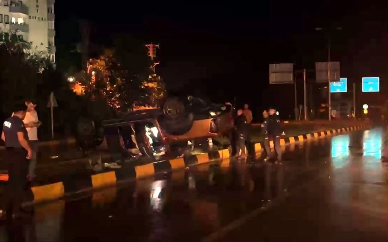 Yağış sonrası araç taklalar attı, o anlar kameraya yansıdı - 2. Resim