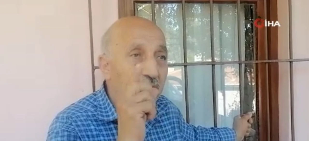 Yaşlı çifte dehşeti yaşattılar! Evleri taşlandı, arabaları kundaklandı - 1. Resim