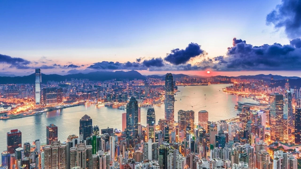 Hong Kong yeni sermaye havuzları arıyor! Zengin Orta Doğulu yatırımcılara göz kırpıyor