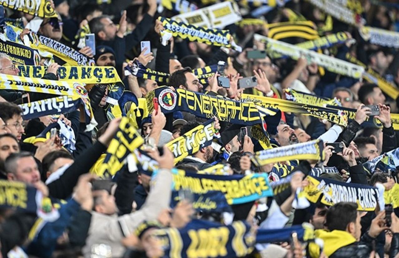 Fenerbahçe taraftarından Galatasaray derbisine özel koreografi - 1. Resim