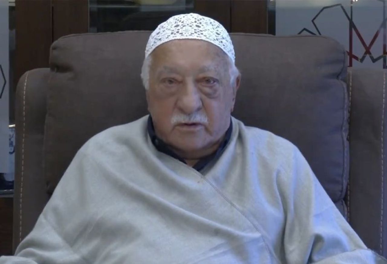 FETÖ elebaşı Fethullah Gülen son halini terör örgütü üyeleri paylaştı! Yüzündeki şişlik dikkat çekti - 2. Resim