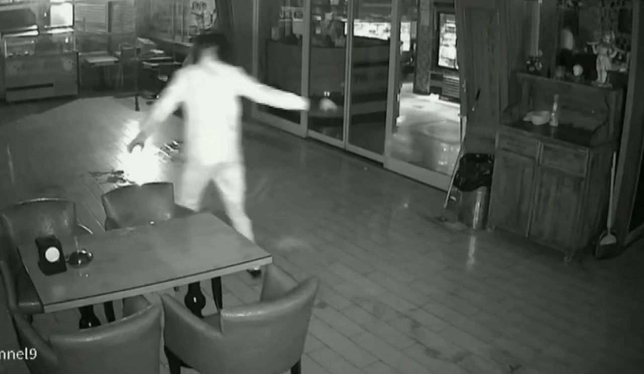 Haraç vermeyince dehşeti yaşadı! Önce 2 oğlunu kurşunladılar daha sonra kafe ve petrol istasyonuna saldırdılar - 1. Resim