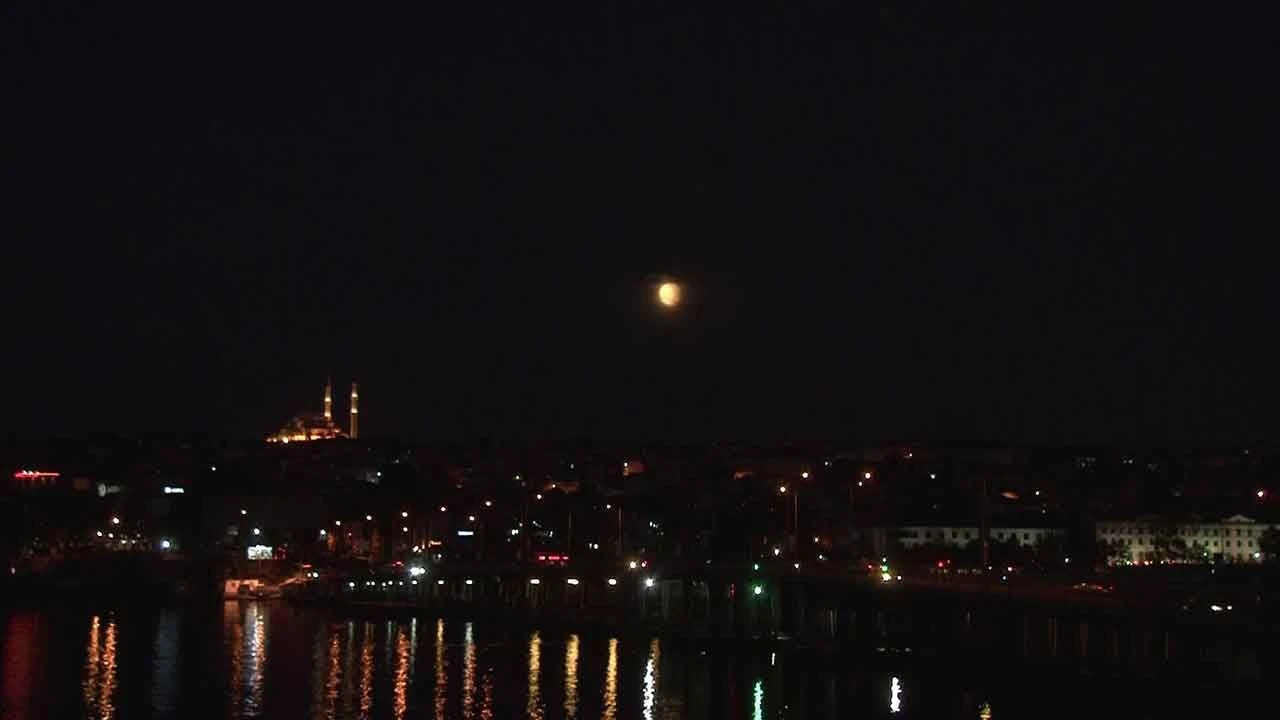İstanbul'da Süper Kanlı Ay Tutulması! Yüzde 14 daha büyük görüldü