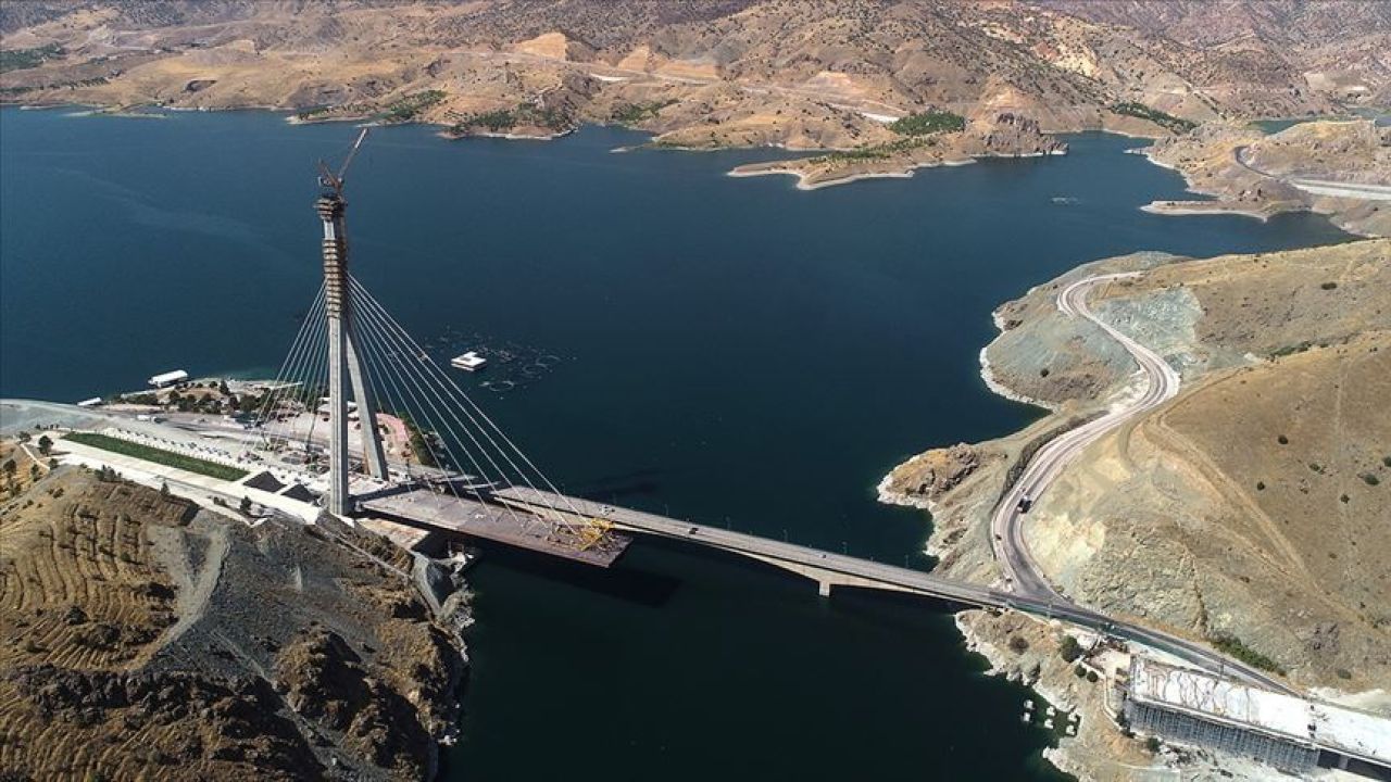 Kömürhan Köprüsü, Elazığ-Malatya sınırında yer alıyor - 1. Resim