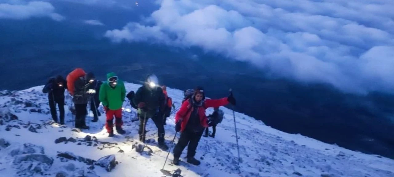 Türkiye'de şaşırtan manzara! Eylül ayında kar fırtınasının ortasında kaldılar