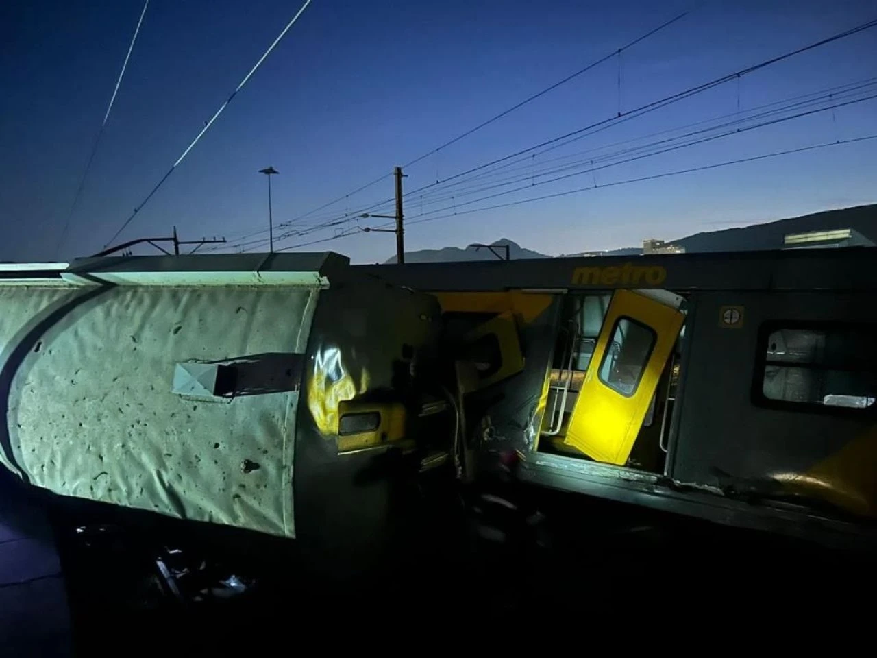 Yolcu treni raydan çıktı! Güney Afrika'daki kazada çok sayıda yaralı - 2. Resim