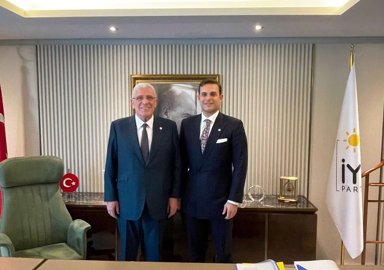 İYİ Parti Genel Başkan Yardımcısı olan Mehmet Aslan, Doktorlar dizisinde oyunculuk yaptı