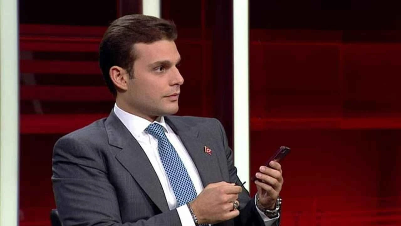 İYİ Parti Genel Başkan Yardımcısı olan Mehmet Aslan, Doktorlar dizisinde oyunculuk yaptı