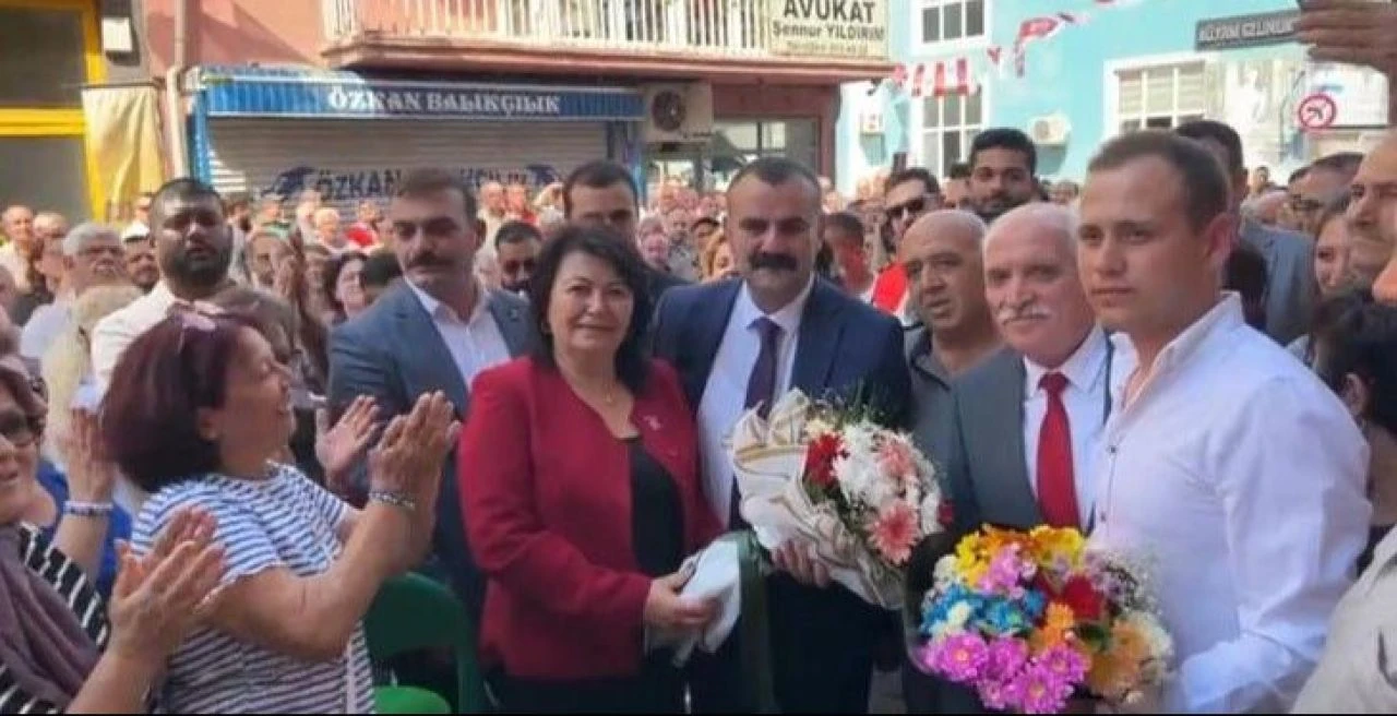 İYİ Parti'den istifa eden Belediye Başkanı Ediz Martin CHP'ye katıldı