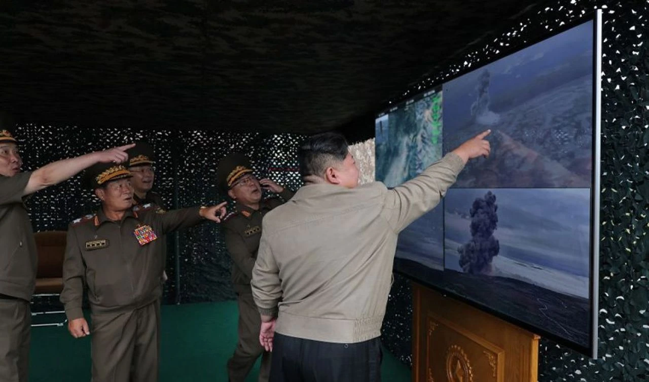 Kuzey Kore'den gövde gösterisi! 4.5 tonluk 'Hwasongpho-11' test edildi