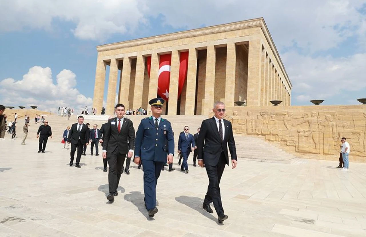 TFF Başkanı Hacıosmanoğlu ve yönetim kurulu üyeleri Anıtkabir'i ziyaret etti - 3. Resim