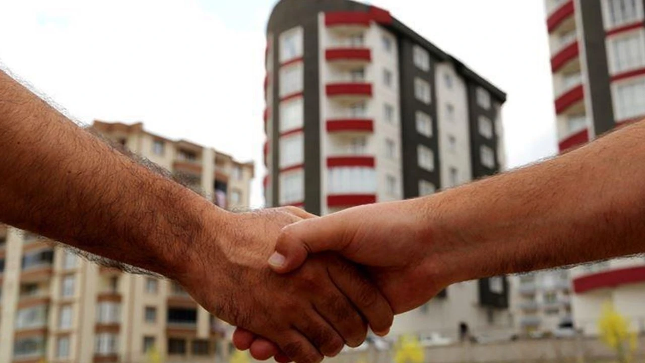 Ufukta faiz indirimi var! Konut fiyatlarının gideceği yön belli oldu: Ev alacaklar için kritik uyarı