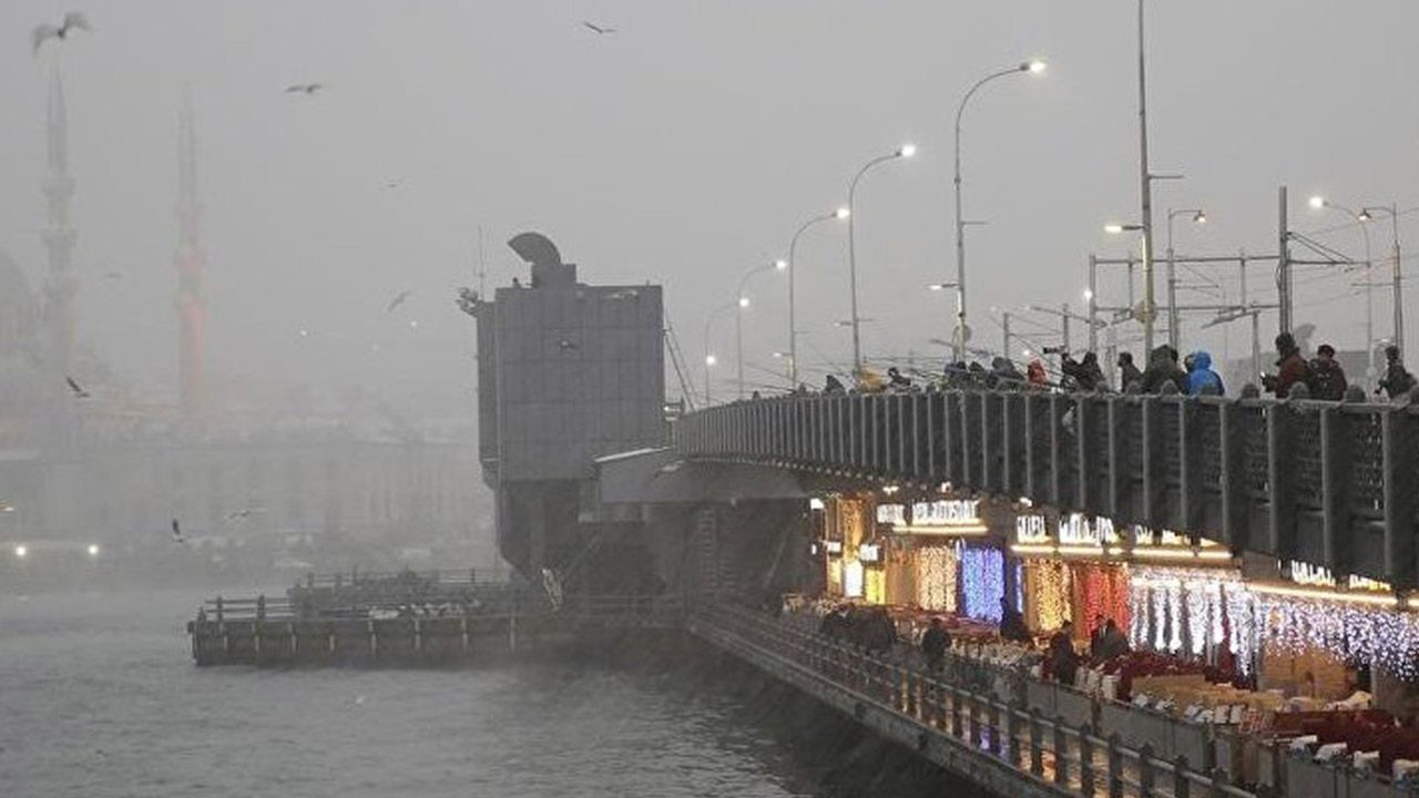 AKOM İstanbul&#039;u uyardı, çok etkili olacak! Kuvvetli yağış için saat verildi