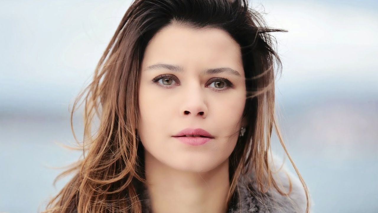 Beren Saat&#039;in yeni projesindeki rol arkadaşları belli oldu