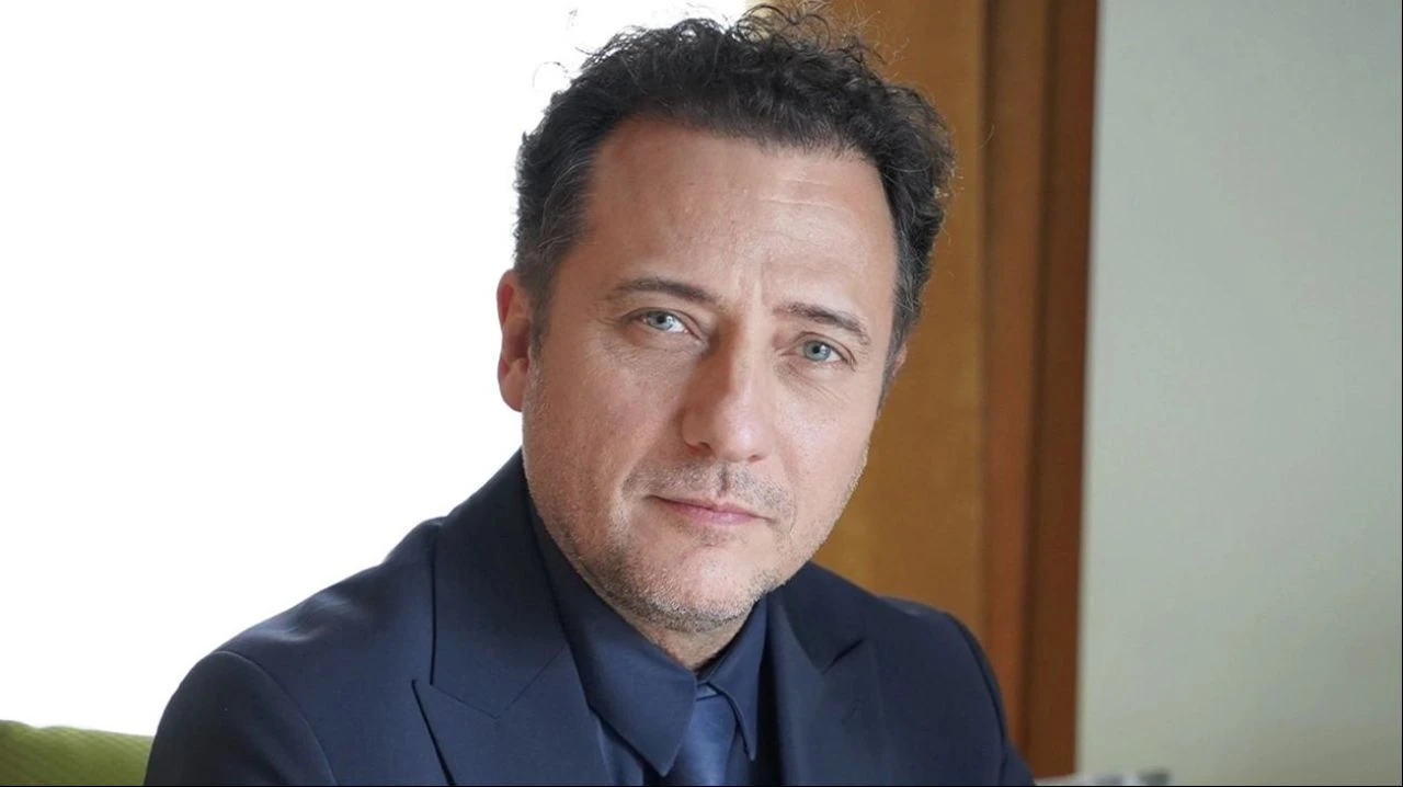 Beren Saat'in yeni projesindeki rol arkadaşları belli oldu - 2. Resim