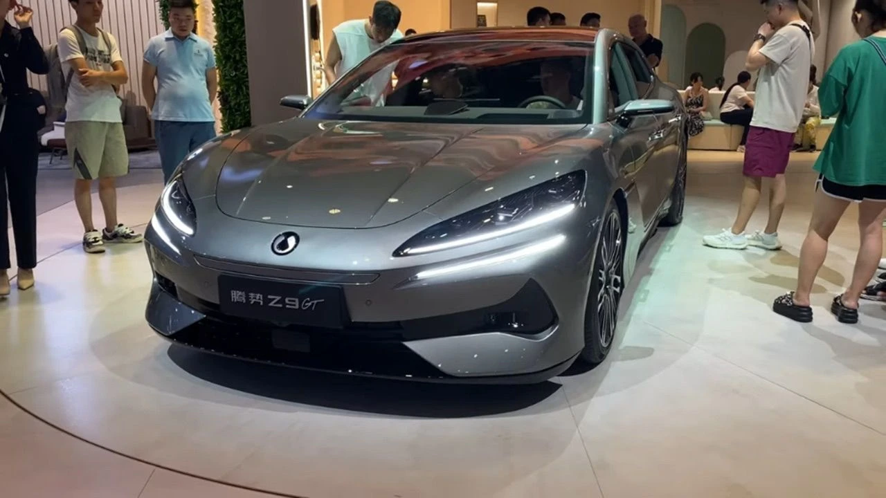 BYD, premium sedan dünyasında iddialı: Denza Z9 GT tanıtıldı! - 1. Resim