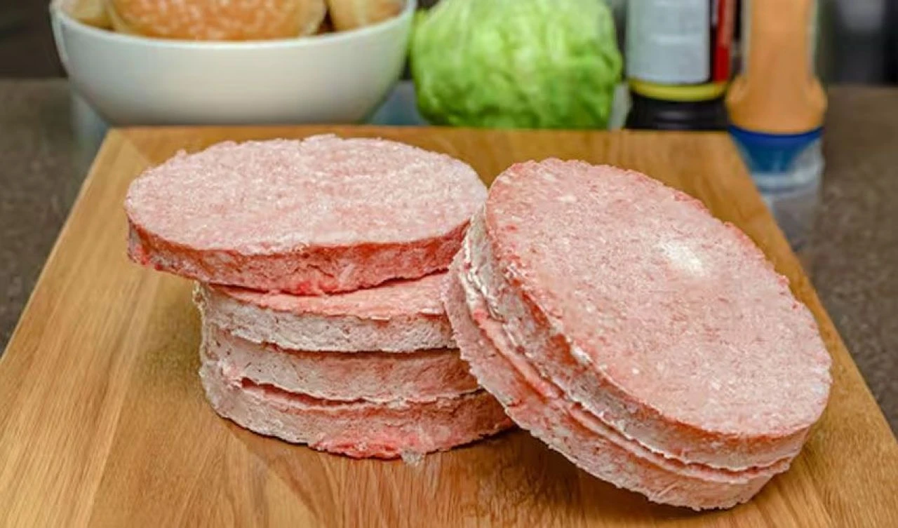 Dondurulmuş köfteyi ayırmaya çalışırken öldü! Polis tüm gizemi ortadan kaldırdı