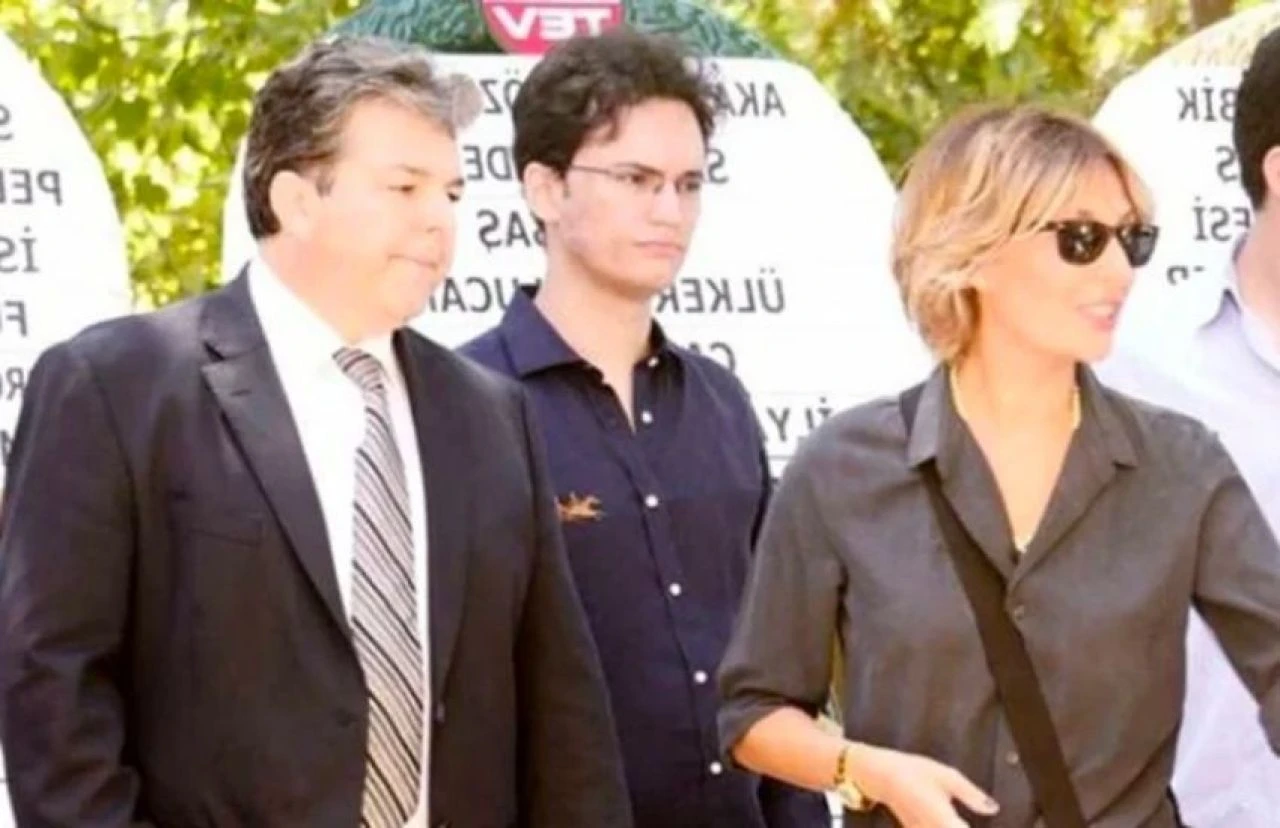 Gülse Birsel eşiyle 25 yılda sadece 2 kez görüntülendi! İşte ünlülerin bilinmeyen eşleri ve çocukları - 1. Resim