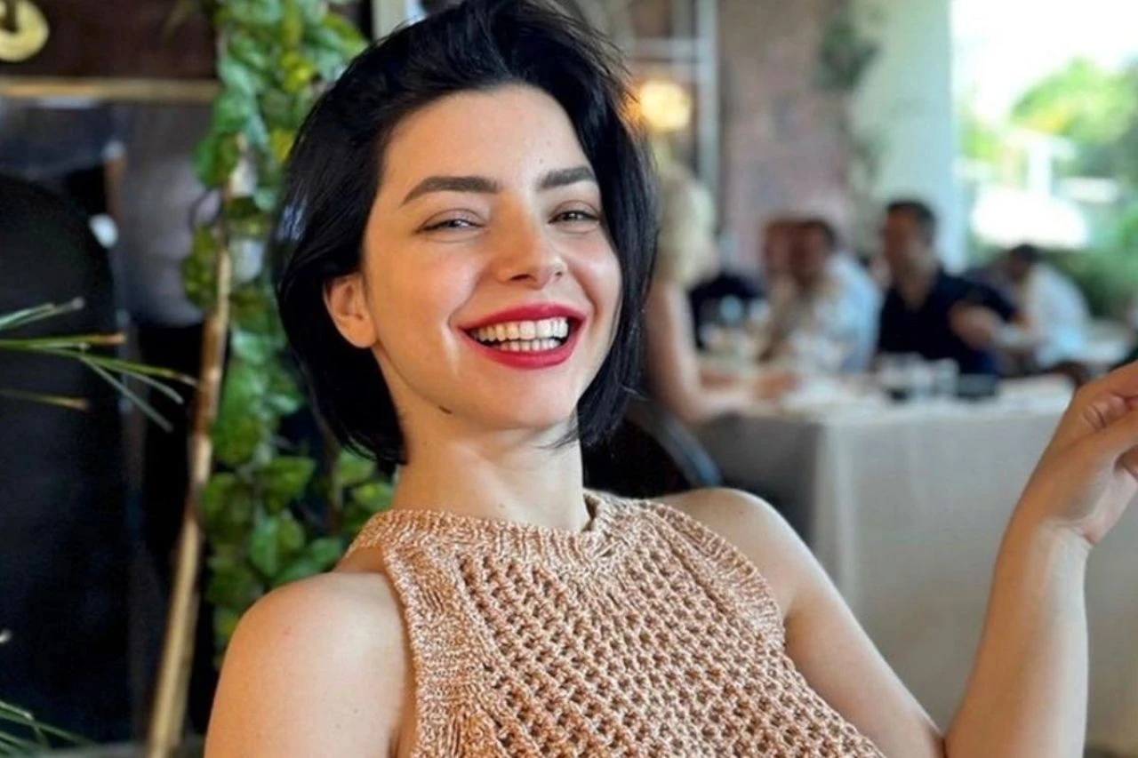 Merve Boluğur imajını yeniledi! Sarışın oldu, yeni halini kimse beğenmedi - 2. Resim