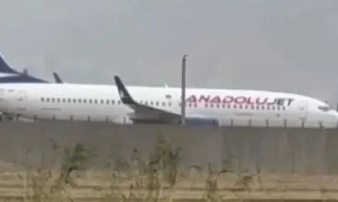 Son dakika | Hakkari'de yolcu uçağı pistten çıktı: İşte bölgeden ilk görüntüler