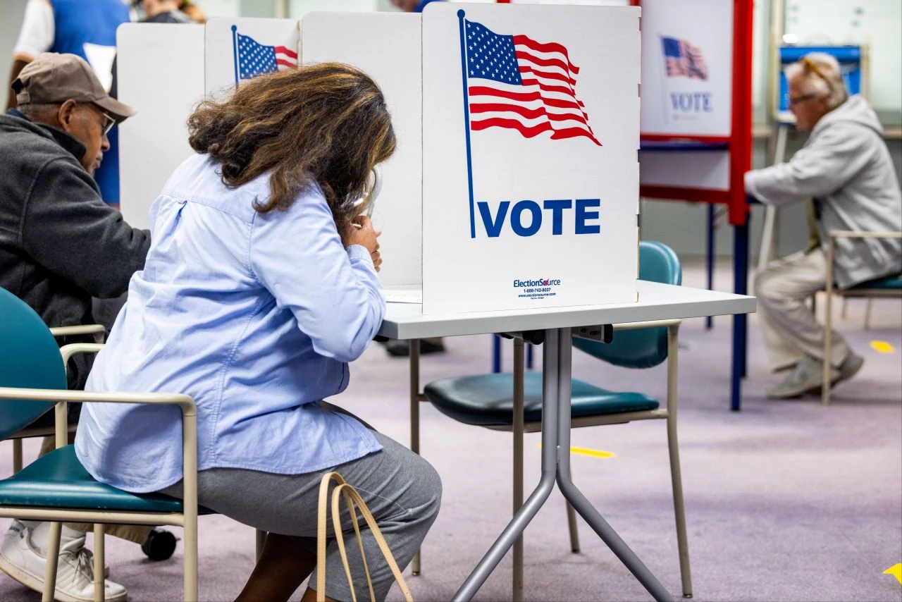 ABD'de seçmenler sandık başında: Erken oy verme işlemleri başladı