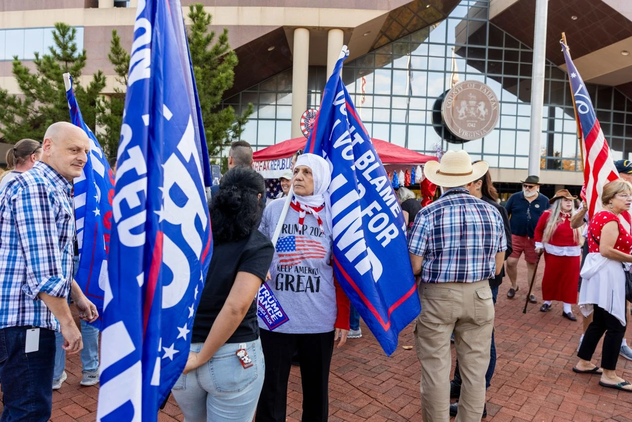 ABD'de seçmenler sandık başında: Erken oy verme işlemleri başladı