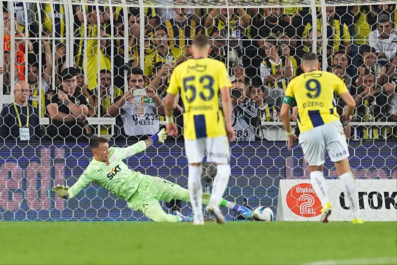 Galatasaray, Fenerbahçe deplasmanından 3-1'lik galibiyetle döndü! - 2. Resim