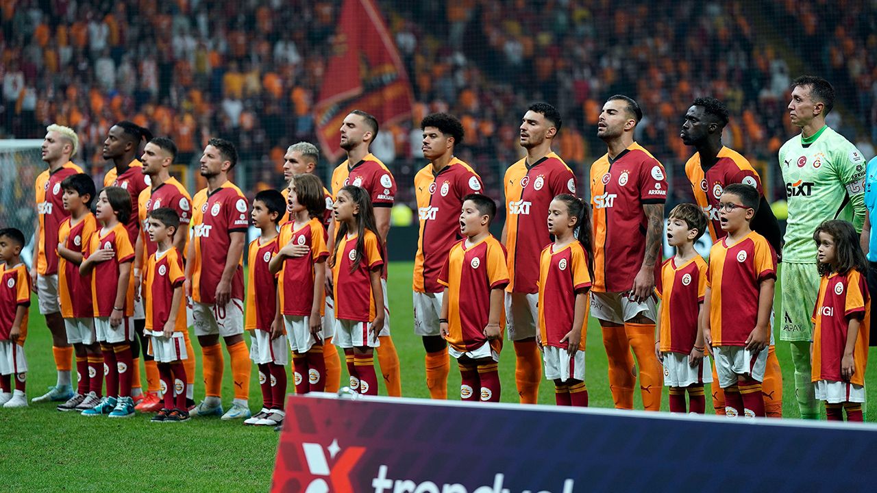 Galatasaray&#039;a Fenerbahçe derbisi öncesi kötü haber: İki yıldız kadroda yok!