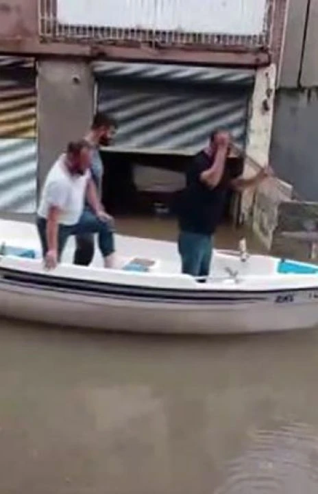 Görenler Venedik sandı ama burası Adana! Kayıkla böyle gezdiler - 2. Resim