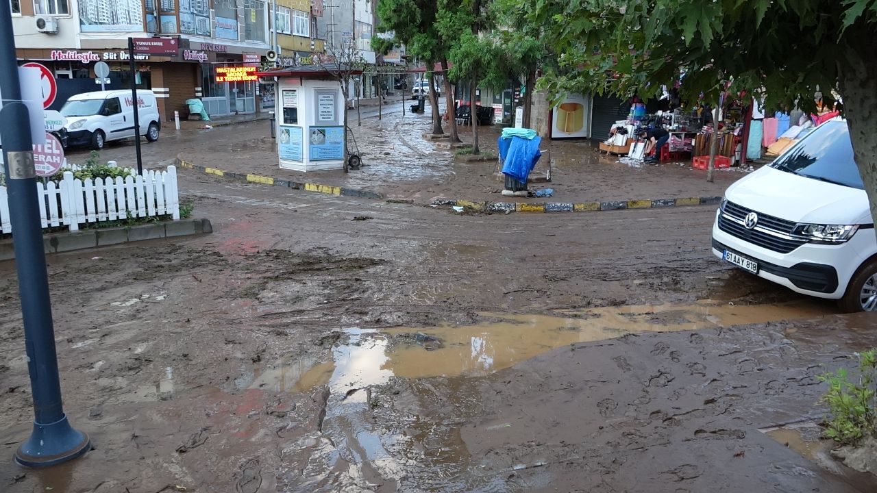 Trabzon&#039;da gün ağardı, sel suları çekilince bilanço ortaya çıktı